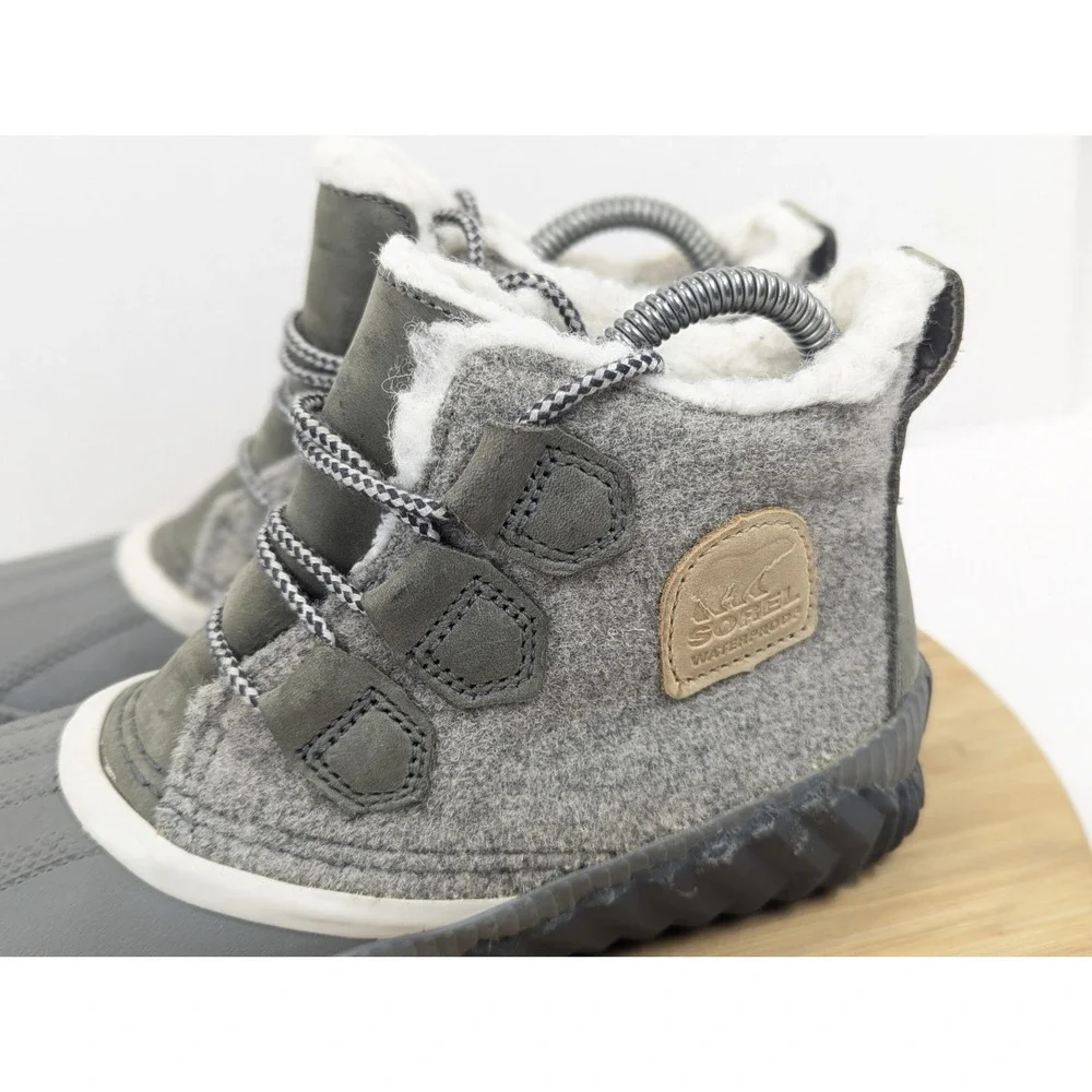 Sorel Boots Bootie Womans 6 Waterproof Faux Fur Lined Winter Gray Lace Up